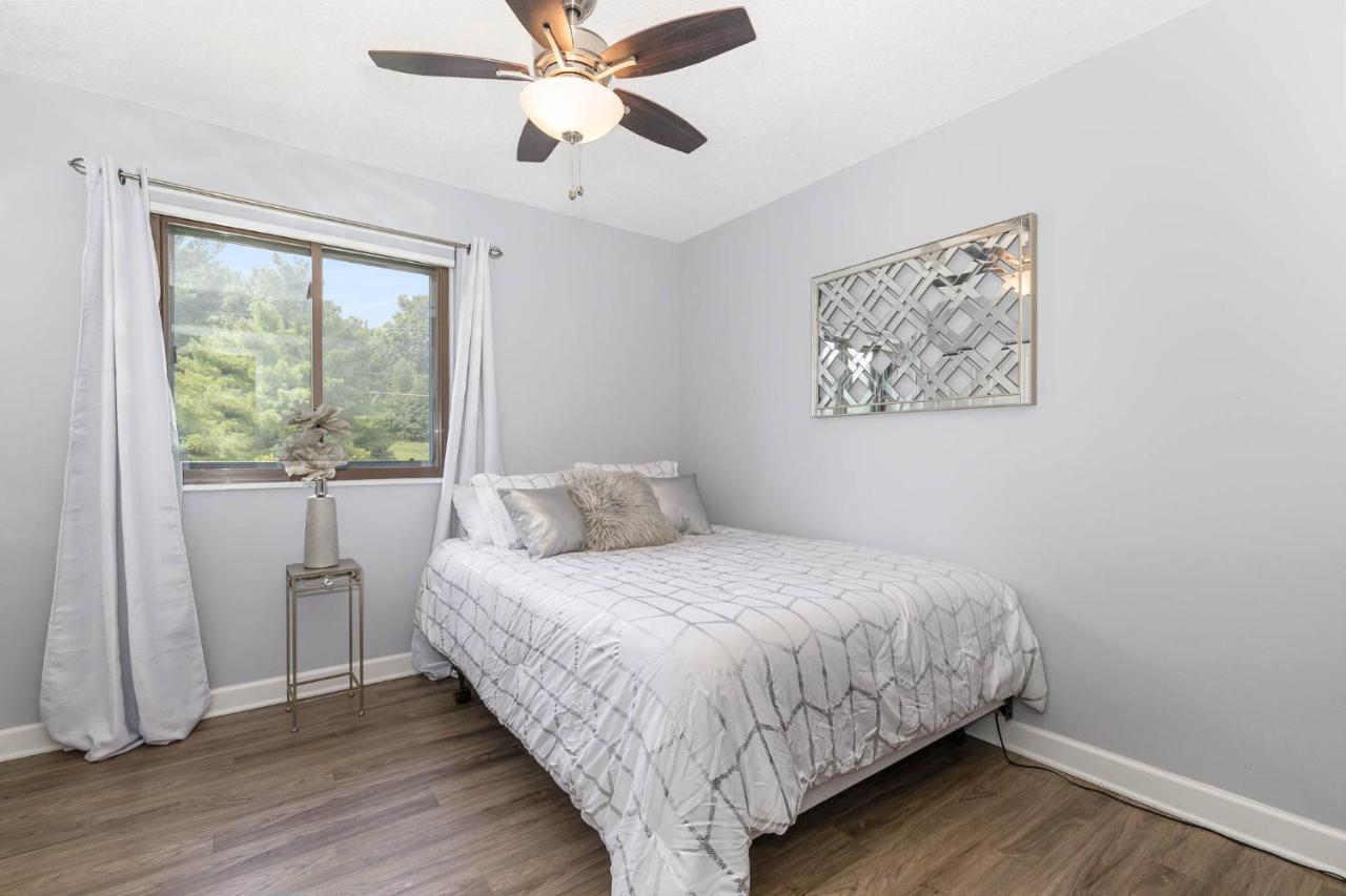 Large, Stunning Elvis Themed Condo,10 Min From Cvg Флоренс Екстер'єр фото