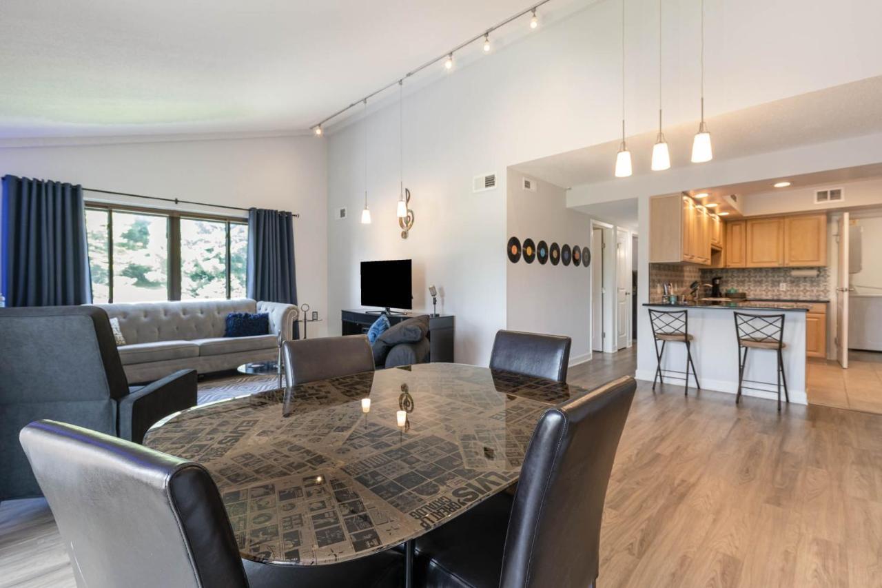 Large, Stunning Elvis Themed Condo,10 Min From Cvg Флоренс Екстер'єр фото