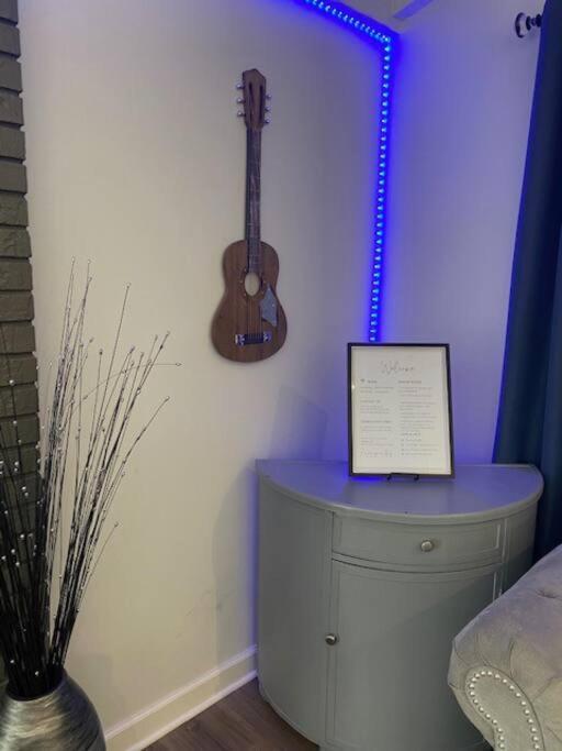 Large, Stunning Elvis Themed Condo,10 Min From Cvg Флоренс Екстер'єр фото