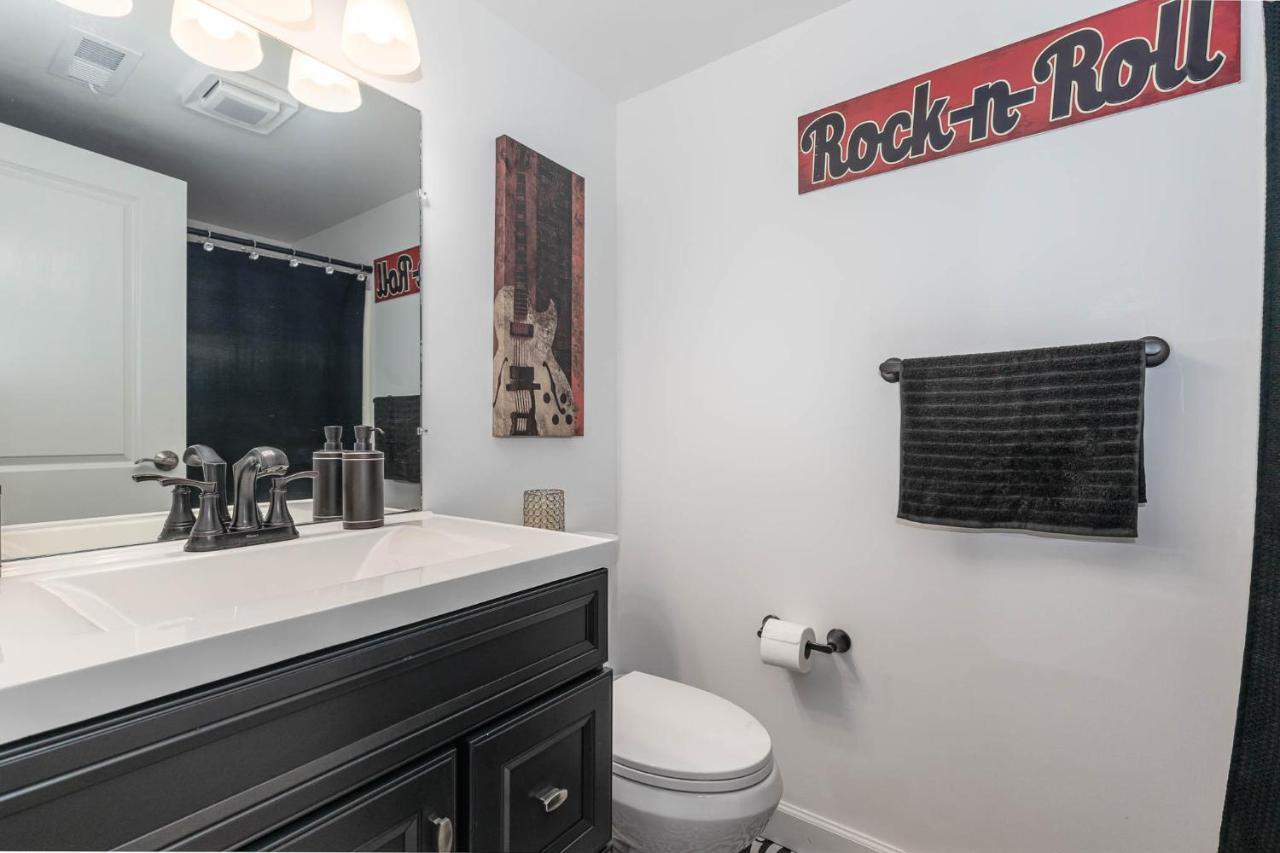 Large, Stunning Elvis Themed Condo,10 Min From Cvg Флоренс Екстер'єр фото