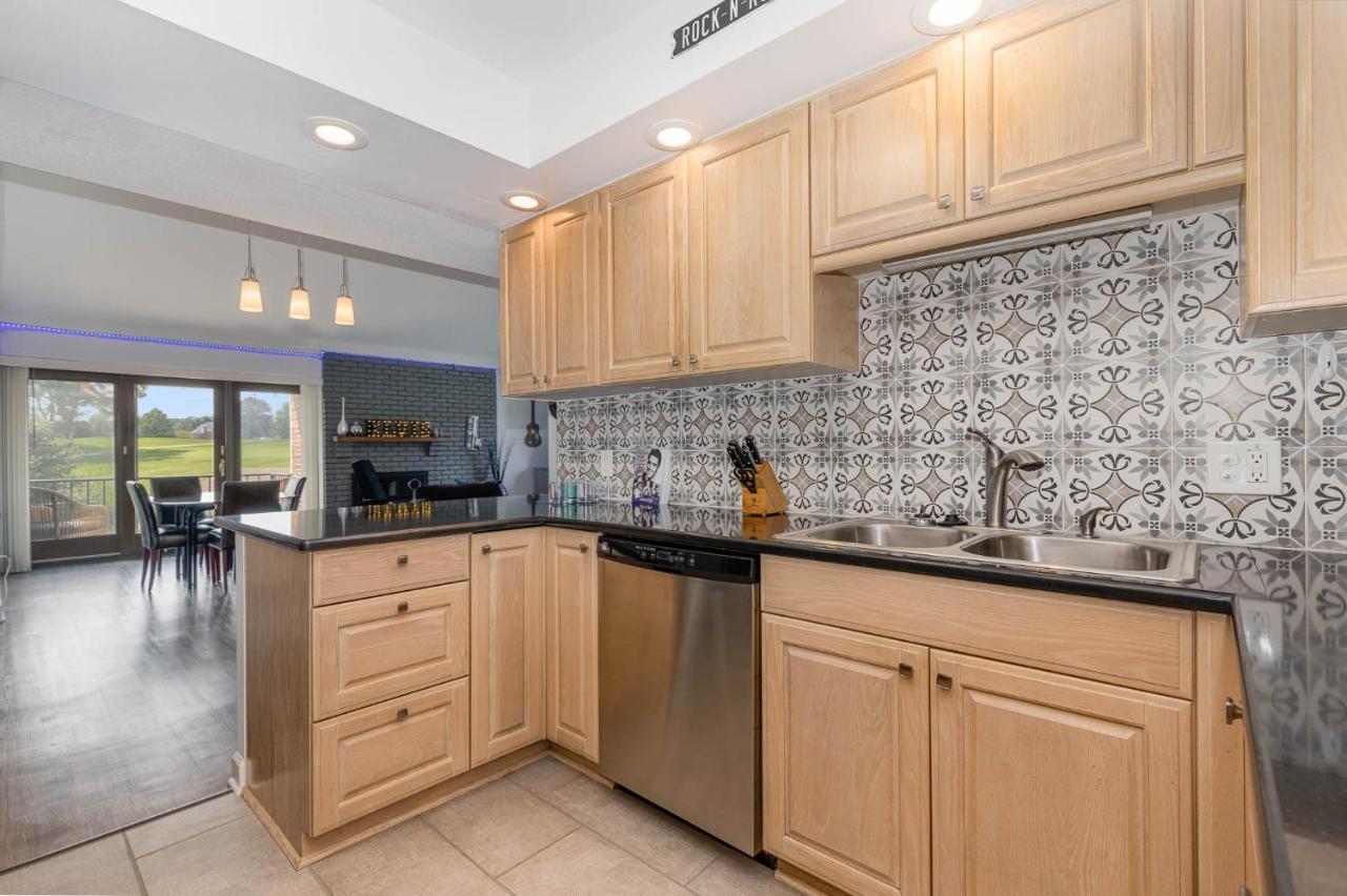 Large, Stunning Elvis Themed Condo,10 Min From Cvg Флоренс Екстер'єр фото