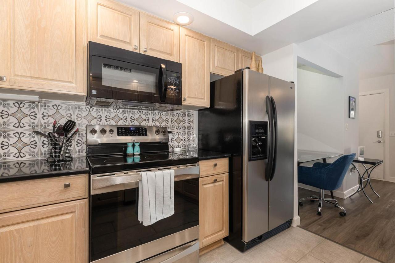 Large, Stunning Elvis Themed Condo,10 Min From Cvg Флоренс Екстер'єр фото