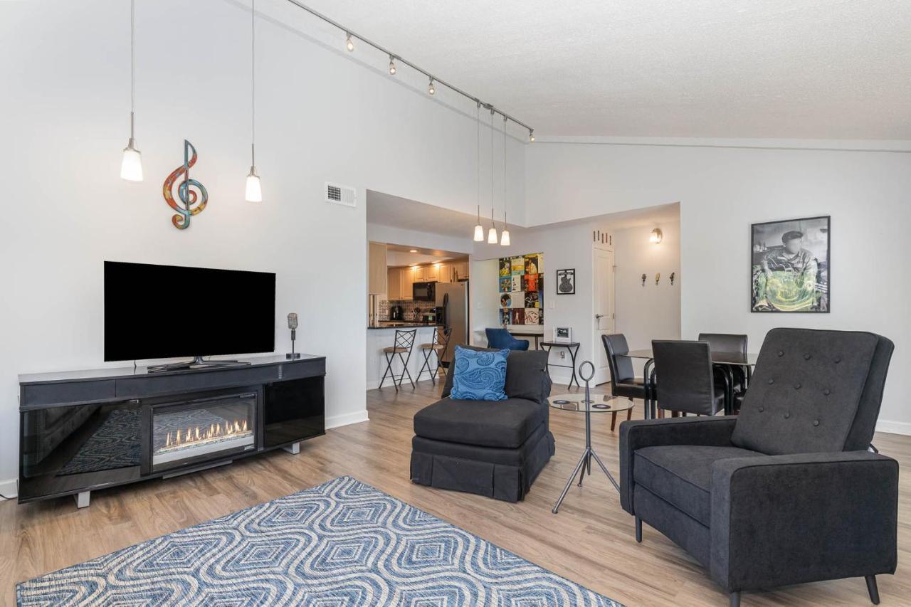 Large, Stunning Elvis Themed Condo,10 Min From Cvg Флоренс Екстер'єр фото