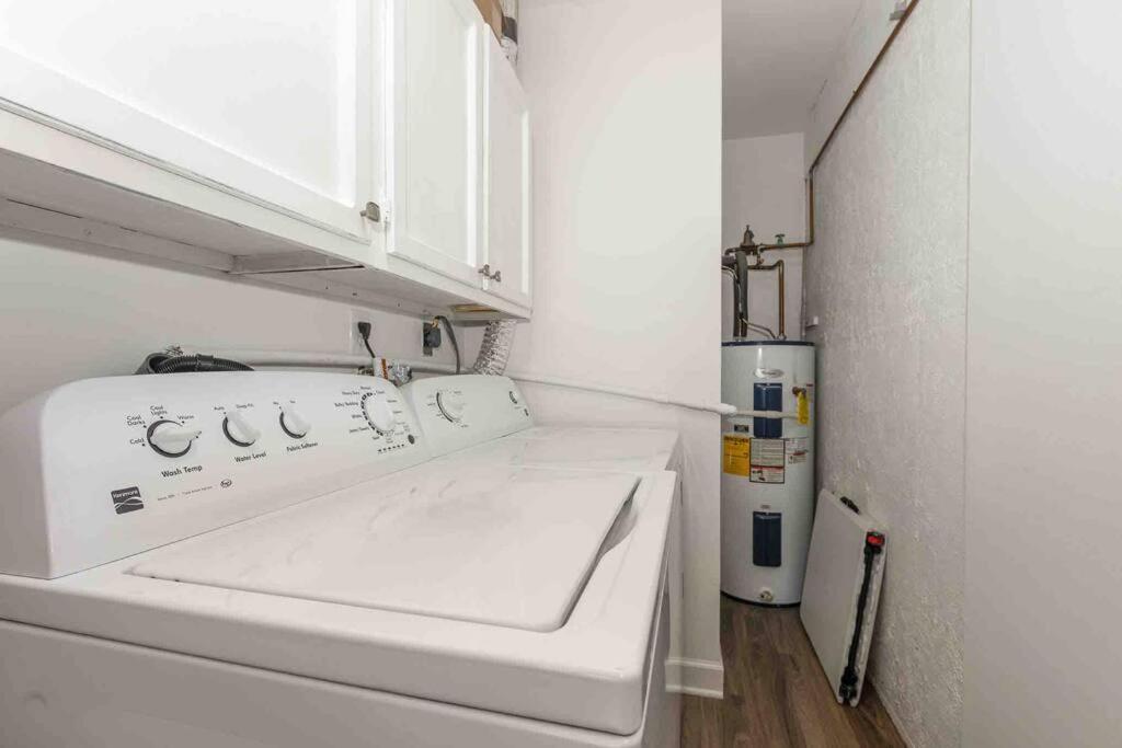 Large, Stunning Elvis Themed Condo,10 Min From Cvg Флоренс Екстер'єр фото