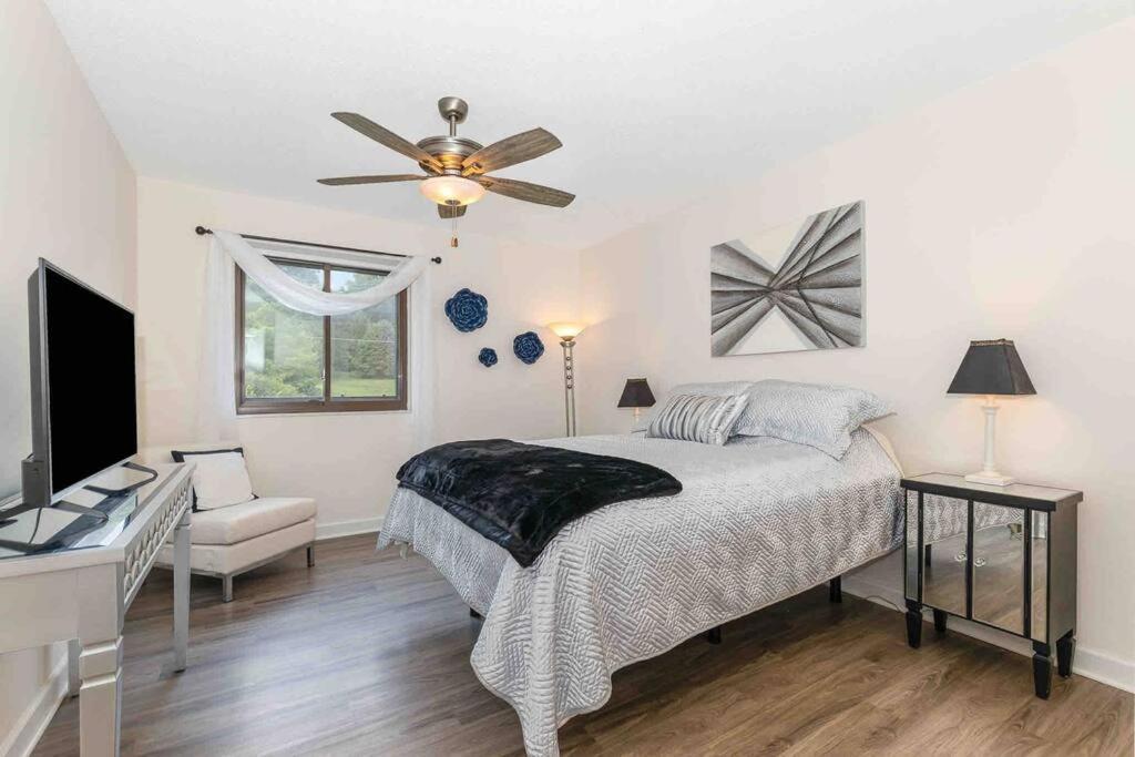 Large, Stunning Elvis Themed Condo,10 Min From Cvg Флоренс Екстер'єр фото
